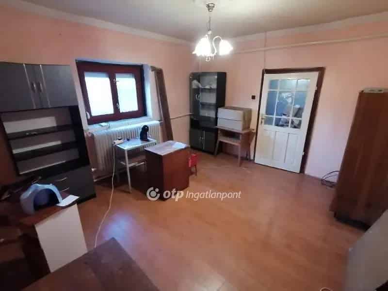 72 5 nm-es 3 szobás családi ház Tégláson