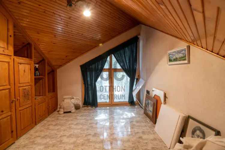 Eladó családi ház Pécsett egyedi design és örök panorámával