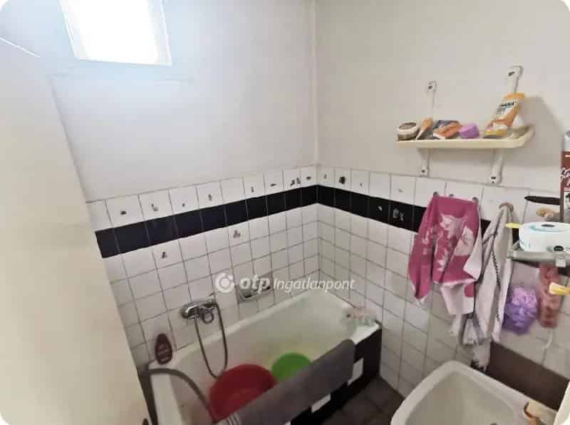 100m2-es 3 szobás családi ház eladó Baján