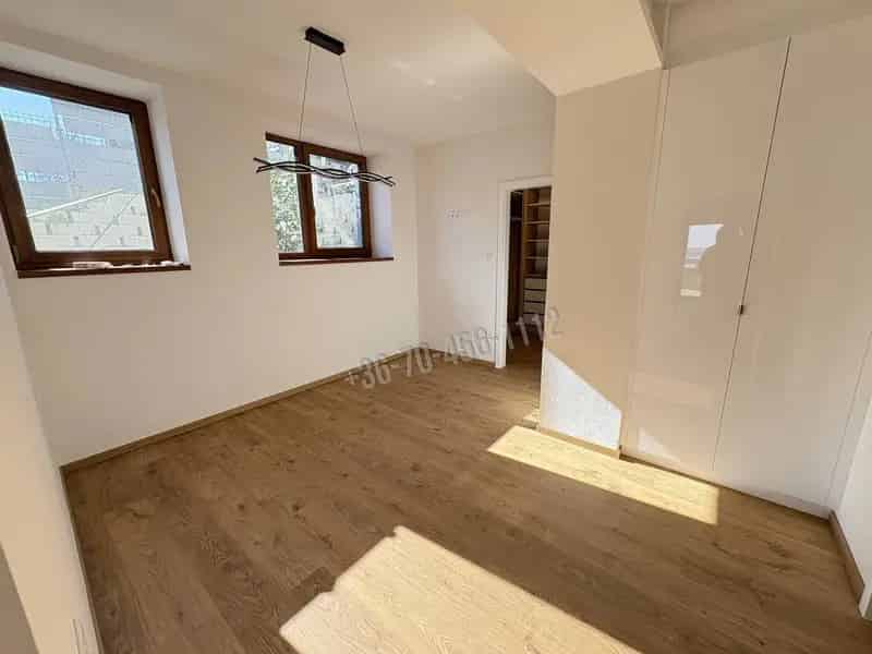 Panorámás Okos Ingatlan Eladó Csendes Környezetben