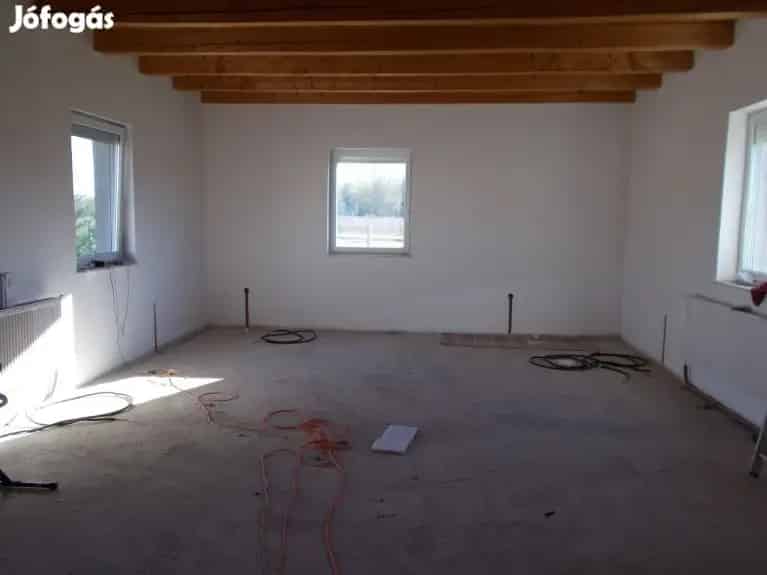 Monori tanya eladó 15 HA földdel istállóval és lakással