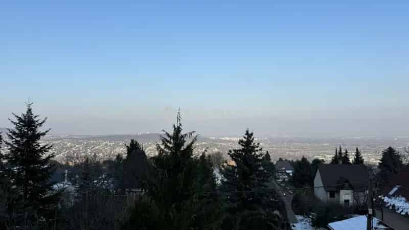 Testvérhegyi panorámás családi ház eladó - 8 szoba, medence, dupla garázs