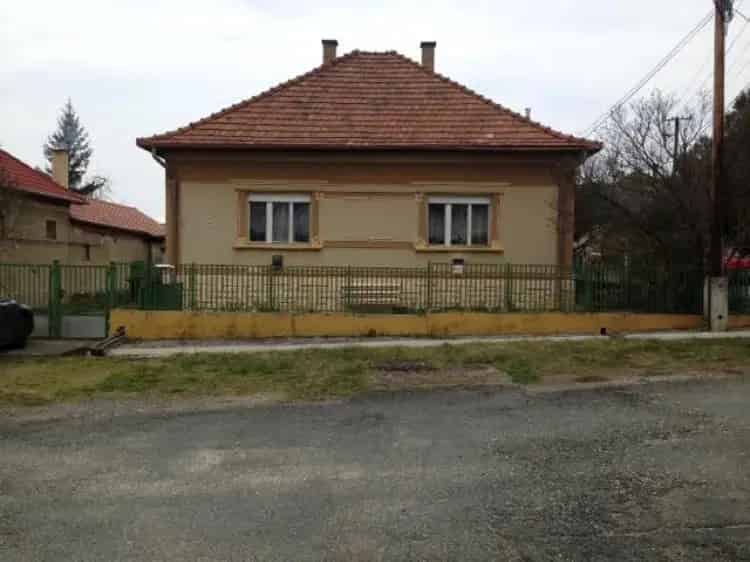 Eladó ház Ózd - 2 fürdő, nagy kert, garázs