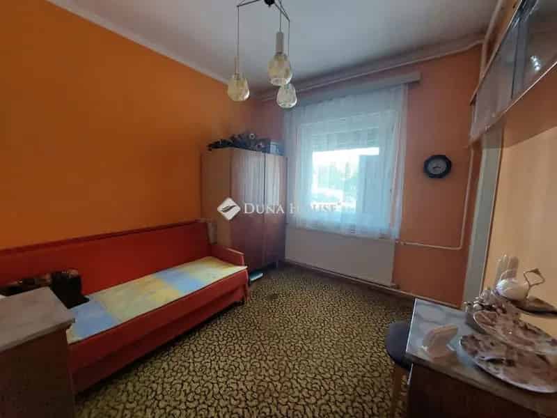 90m2 4 szobás családi ház nagy telken Tolna városában
