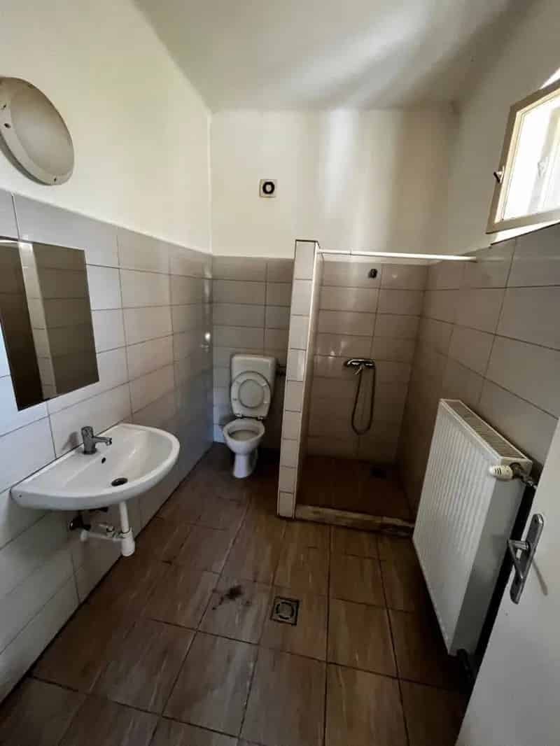 100nm-es felújított családi ház eladó Jászberényben
