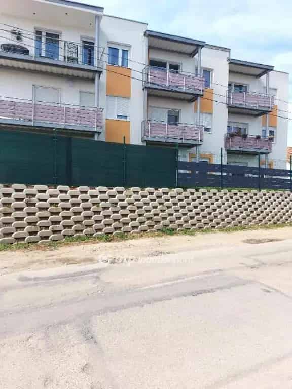 Új építésű 64 nm-es földszinti lakás eladó