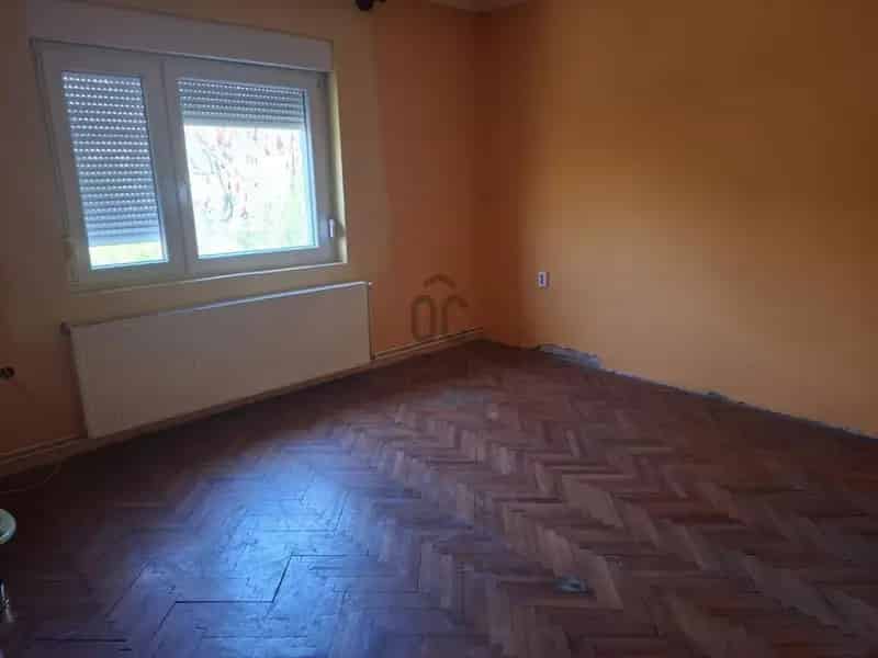 2 szobás ház Újudvaron 1010 m2 telekkel és műhellyel