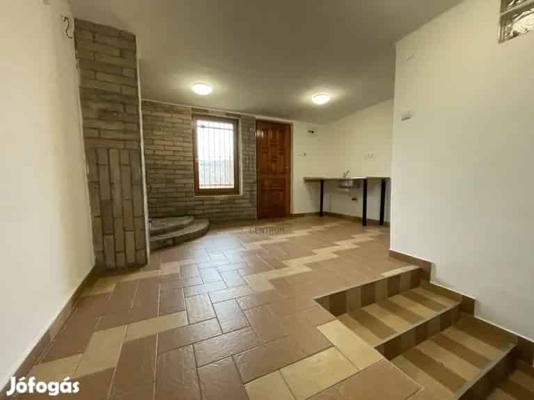 Szekszárdi eladó tégla tanya 3902 m2-en