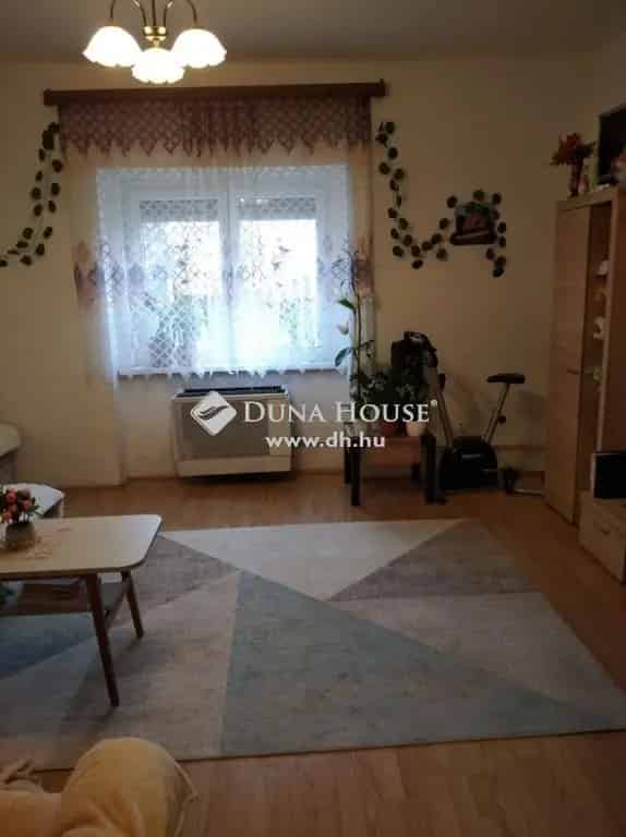Pusztaszabolcsi ház eladó 69 nm 1049 nm-es telken