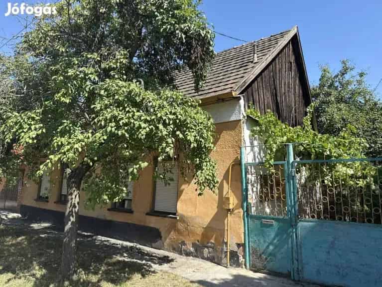 438 m2-es lakóövezeti telek eladó Szolnok belvárosában