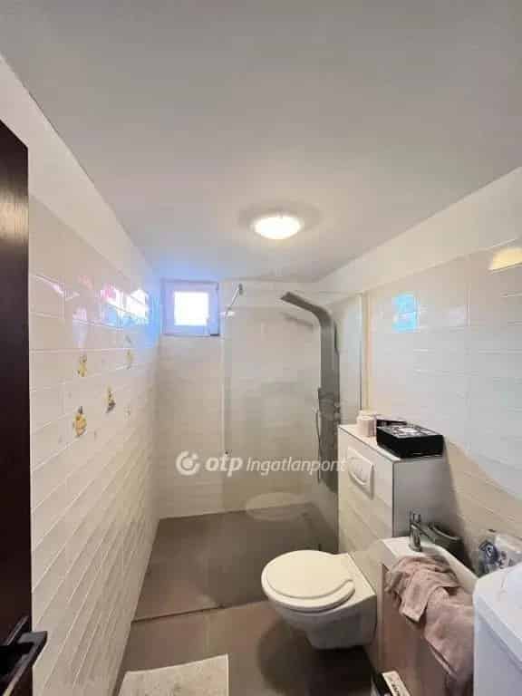 Eladó családi ház Emődön - felújított, 2 hálószoba, garázs