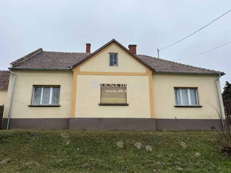 Eladó családi ház Bakonyszentlászlón
