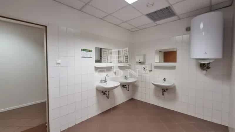 Székesfehérvár Fürdő utca 3000m2-es irodakomplexum eladó kiadó