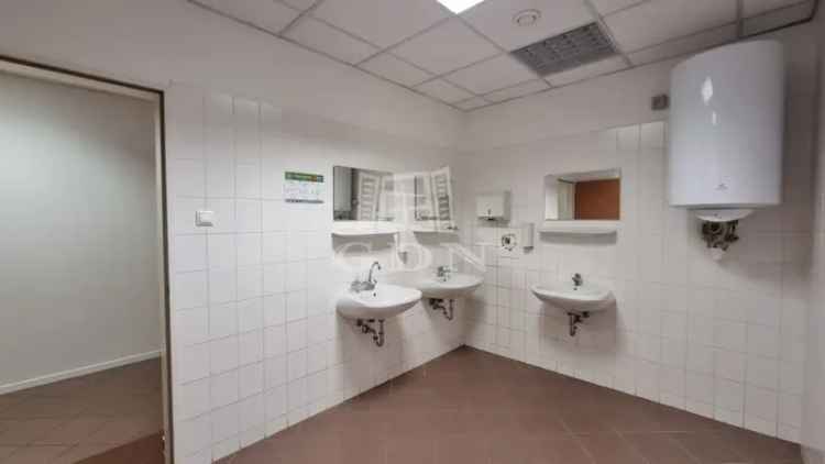 Székesfehérvár Fürdő utca 3000m2-es irodakomplexum eladó kiadó
