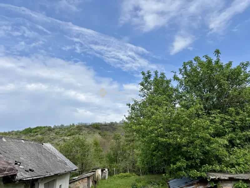 Eladó családi ház Lábatlanon - 85m² - 3000m² telek