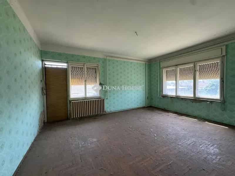 280 nm-es családi ház 6 szobával és 2 garázzsal Jászfelsőszentgyörgyön
