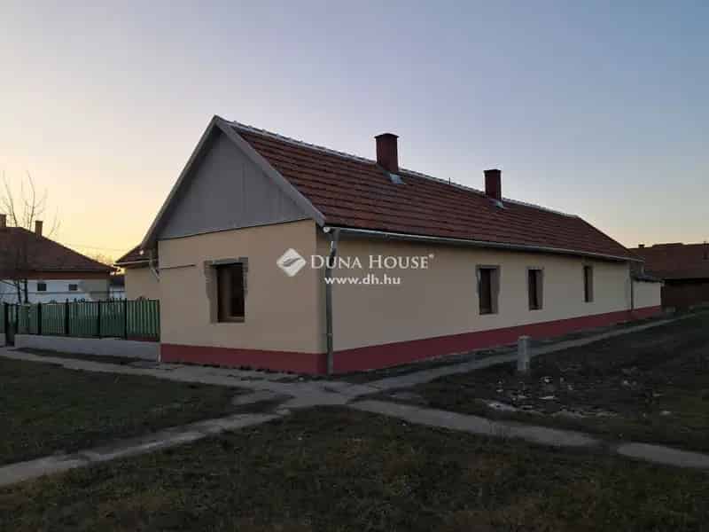 130 nm-es Frissen Felújított Ház Eladó