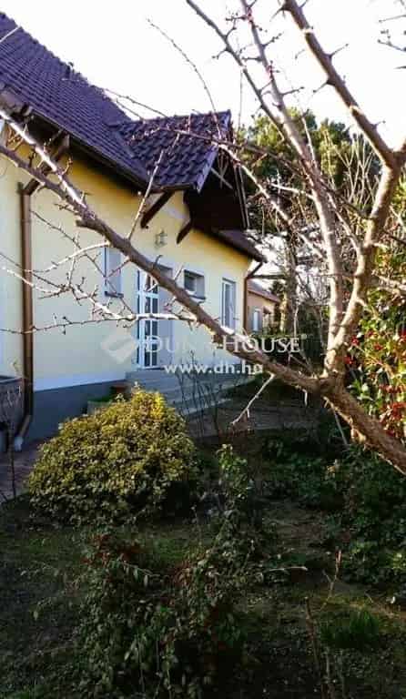 Pétfürdői családi ház eladó - 190 nm, duplakomfort, jakuzzi, garázs