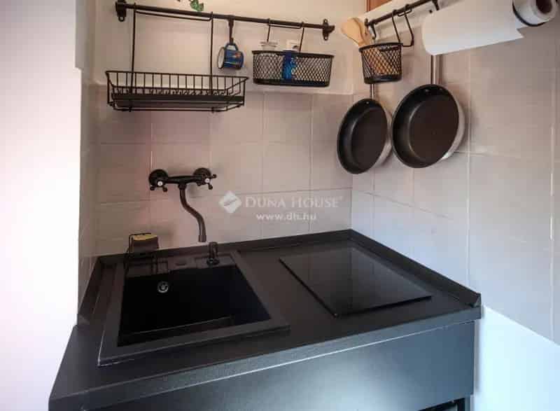 Garzonlakás eladó Budán saját kerttel