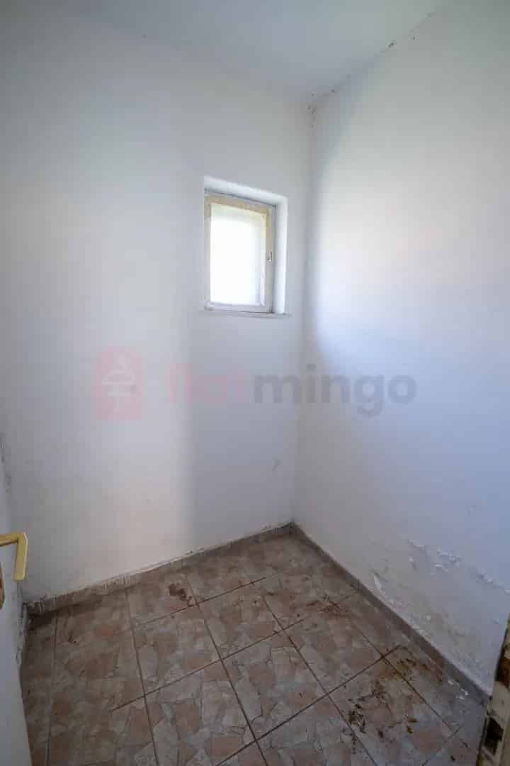 95 m² 3 szobás felújítandó ház Pécsen 657 m² telken
