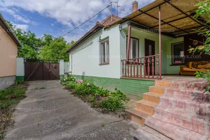 Eladó családi ház Baja belvárosához közel