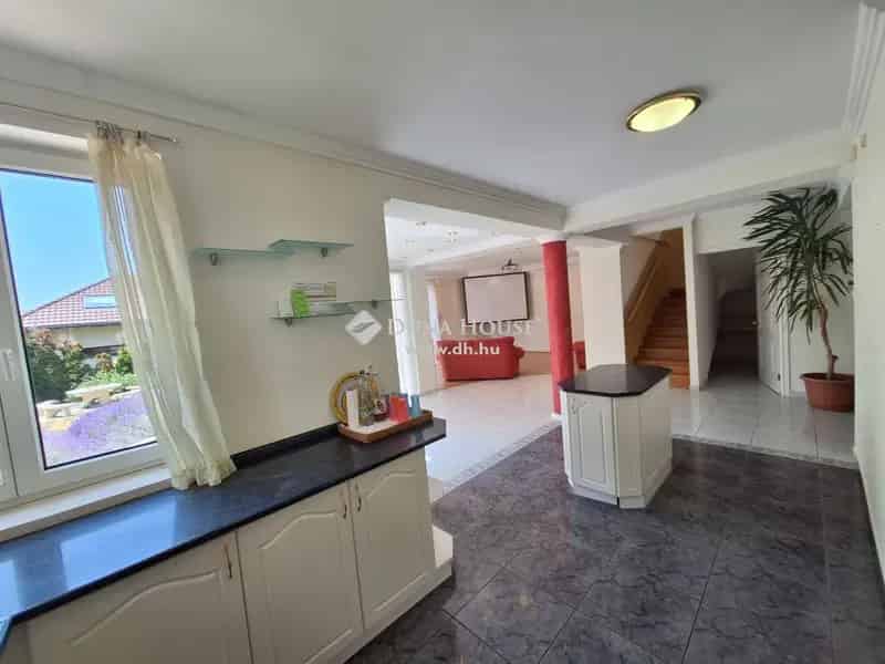 Herceghalom Luxus Villa Eladó 175nm 3+1 Szoba