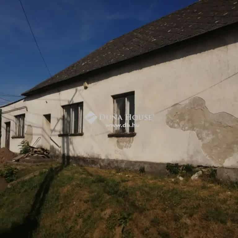 160 m2-es felujítandó ingatlan Bakonyszombathelyen