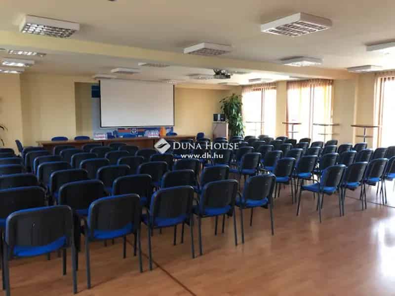 Eladó Irodaház Jászszentlászlóban 546 m2