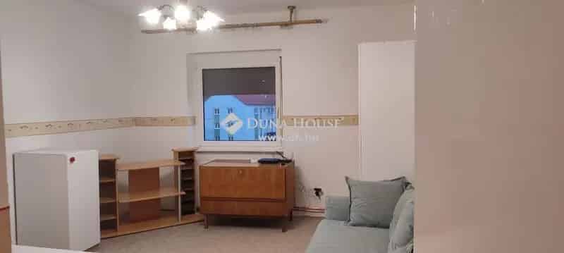 Oroszlányi 54 m2-es 2 szobás tégla lakás eladó