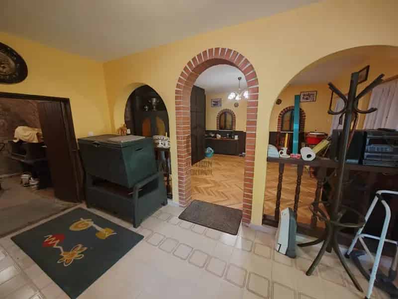 Kőröshegyi panorámás ház eladó 10 szoba 6 fürdőszoba