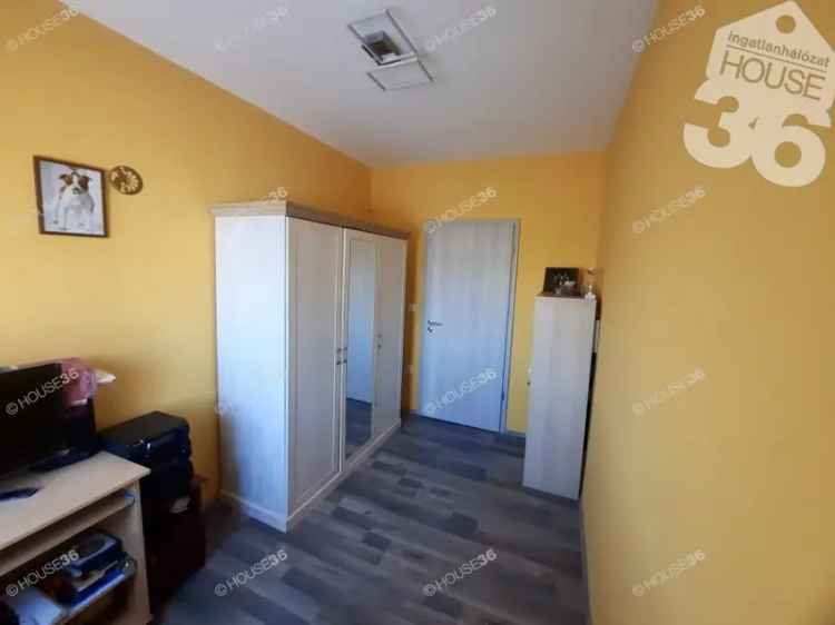 Kecskeméti ikerház eladó nagy telekkel