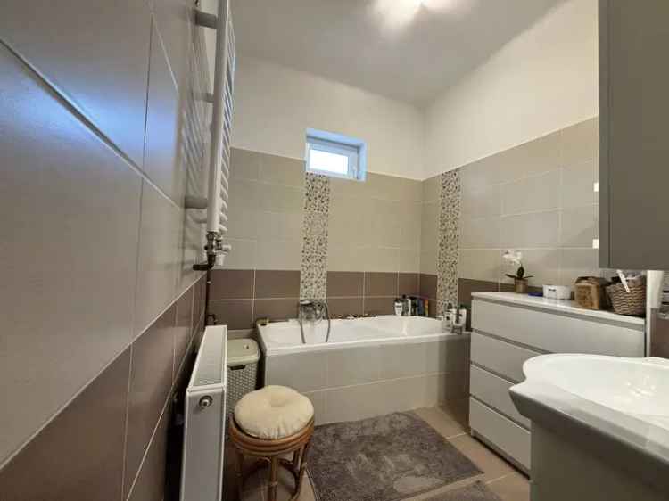 102 m2-es Felújított Családi Ház 4 Szobával és Kerttel