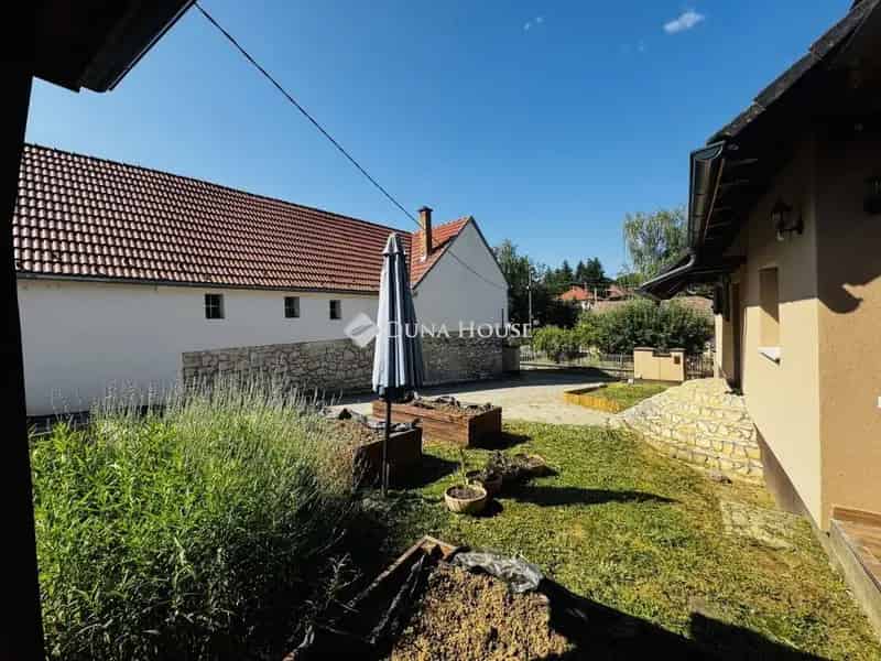 Panorámás családi ház Komlón Mecsekfalun