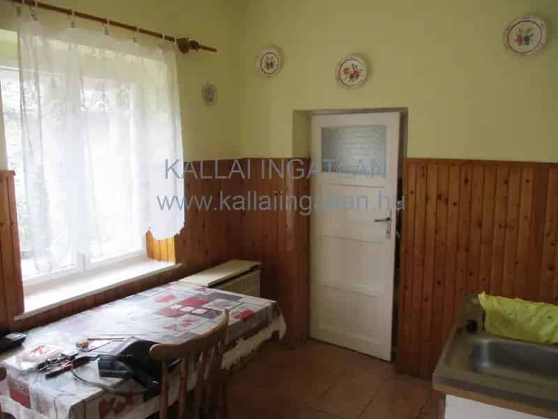 74 nm-es családi ház eladó 3490 nm-es telken