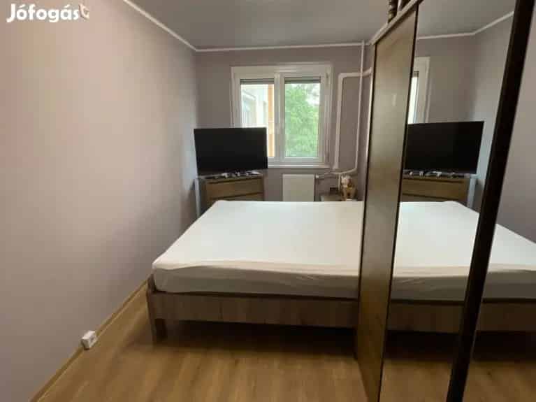 Palotaváros 2 5 szobás erkélyes lakás eladó