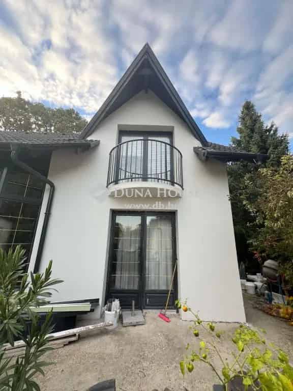 Kétgenerációs családi ház eladó - 180m2, medence, kút