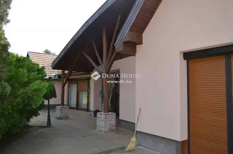 Halápi tanya eladó - 200nm, dupla garázs, CSOK