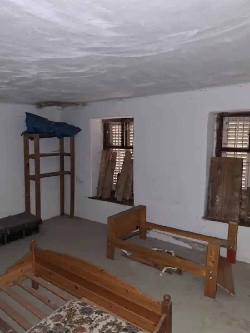 Legéndi ház eladó - 32 m2-es erdei ház felújítandó
