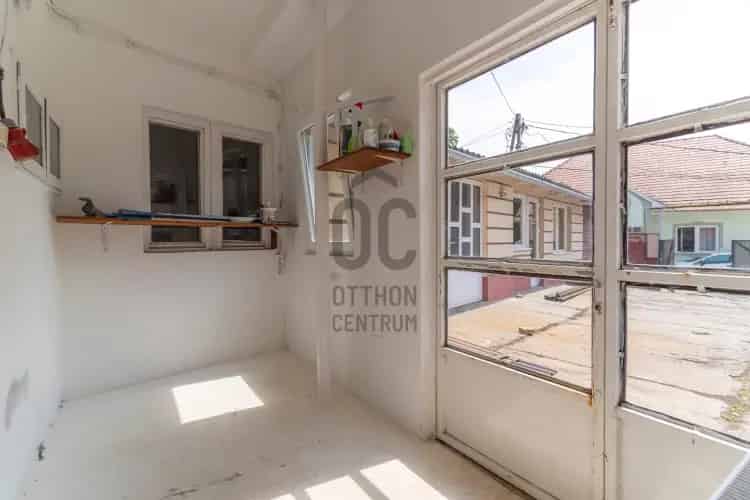 Szekszardi Kiado Üzleti Ingatlan 164m2 418m2 Telekkel Boltíves Pince