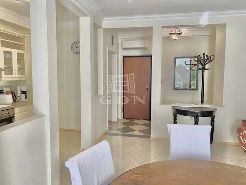 Kútvölgy tetején 135nm-es 4 szobás 3 teraszos villa kiadó