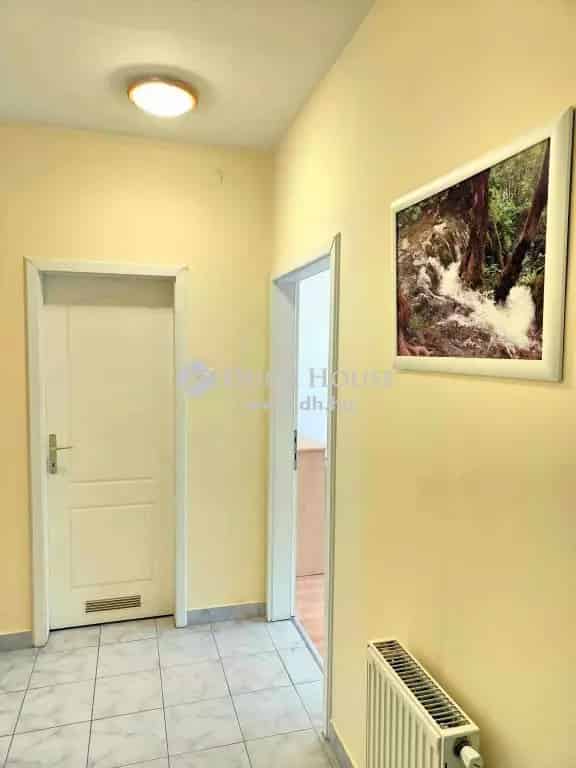 Belvaros kozeli liftes 2 szobas lakás kiado