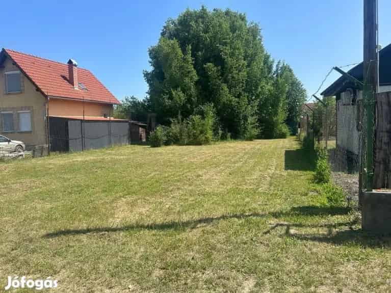 Eladó telek Sarudon csendes környezetben