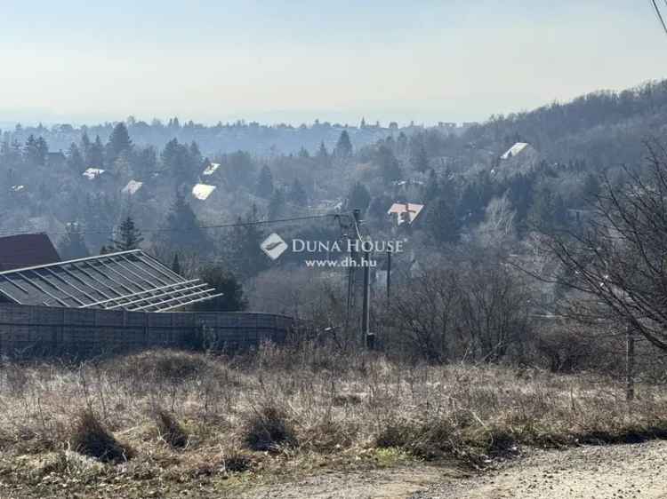 Eladó belterületi telek Szentendrén örök panorámával