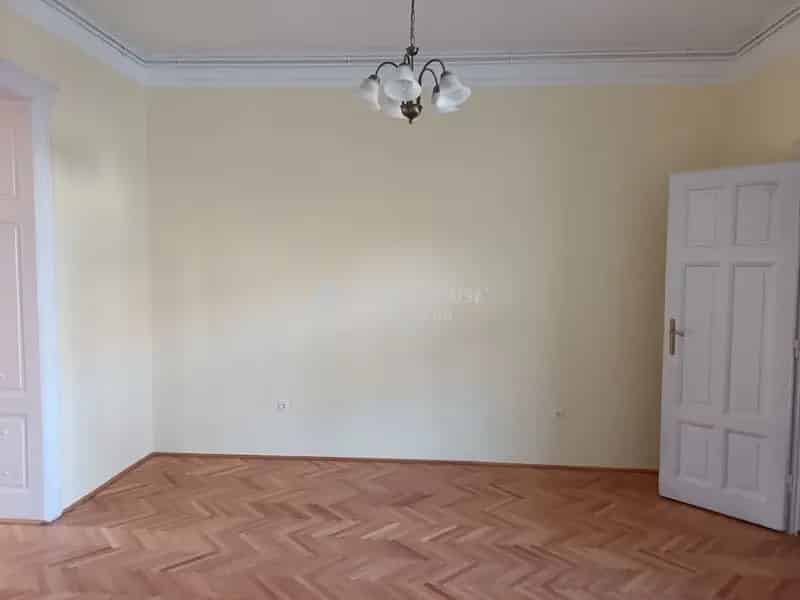88 m2-es Polgári Stílusú Iroda Szegeden Kiadó