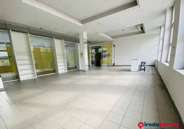 Börze Kereskedőház Kiadó Ingatlan 8000m2