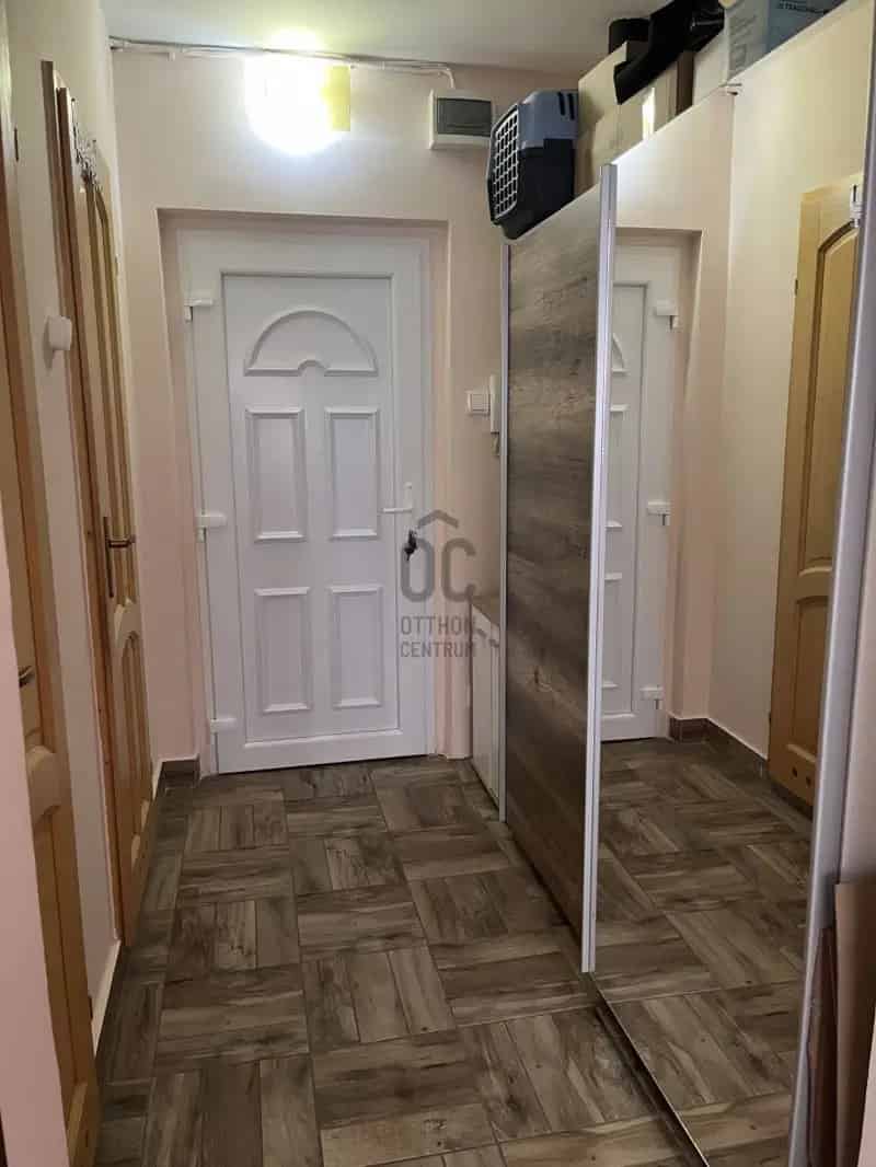 54 m2-es 2 szobás felújított lakás Debrecen Tócóskert téren