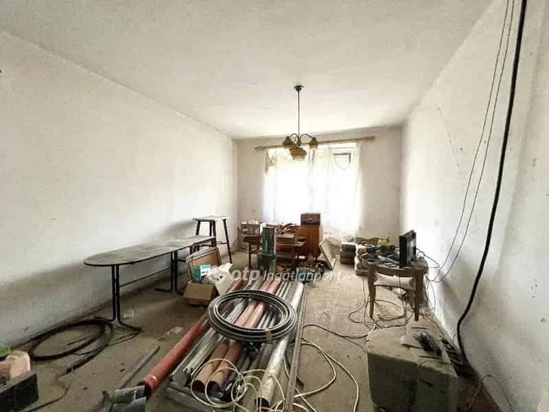 Felújítandó családi ház Kónyon 997 nm-es telken
