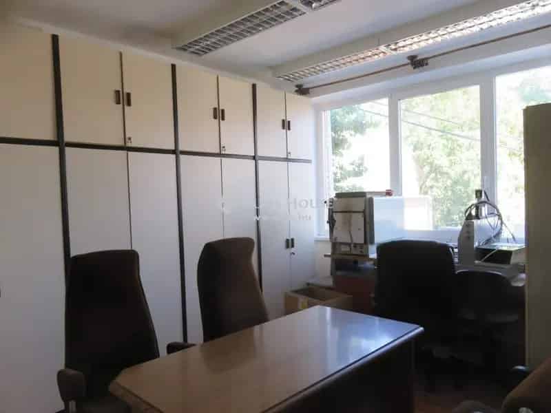 Eladó iroda Szekszárdon 110m2 befektetőknek cégeknek