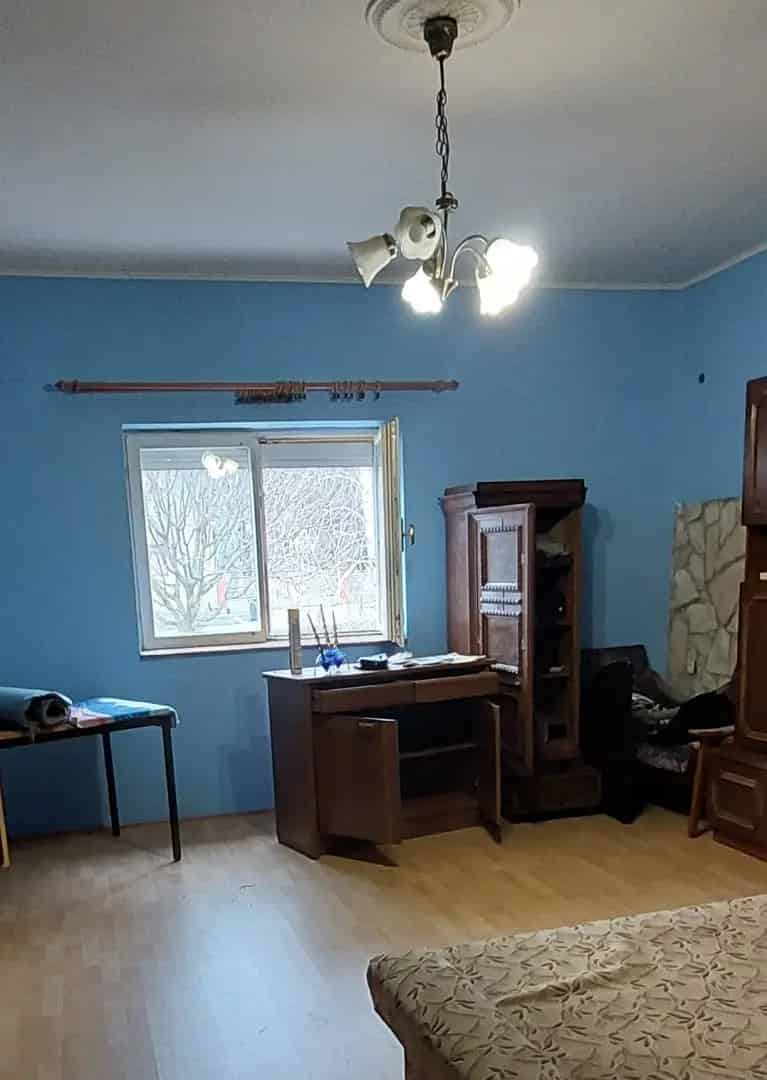 90 nm-es családi ház eladó Kátolyban 3800 nm telekkel