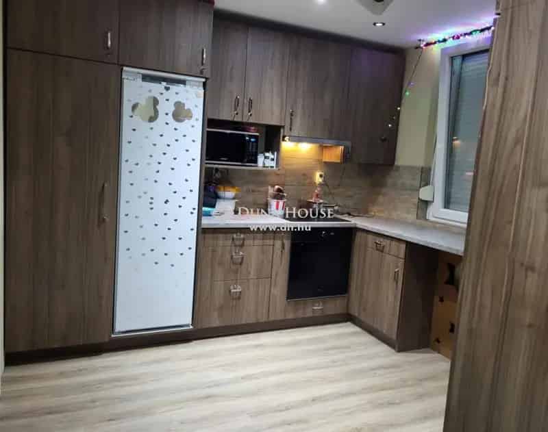 62 m2-es 4 félszobás felújított lakás Tatabánya Újvárosban